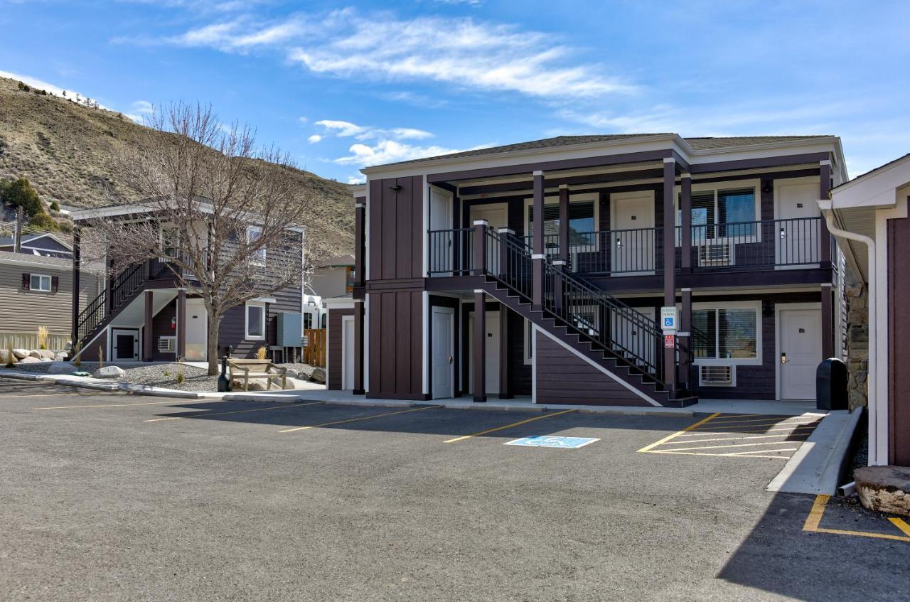 Roosevelt Hotel - Yellowstone Gardiner Exterior photo